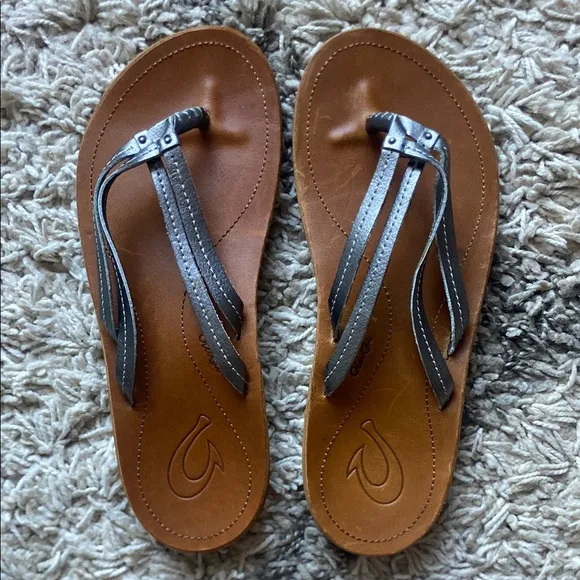 NWOT Olukai U’i Women’s Leather Beach Sandals Silver