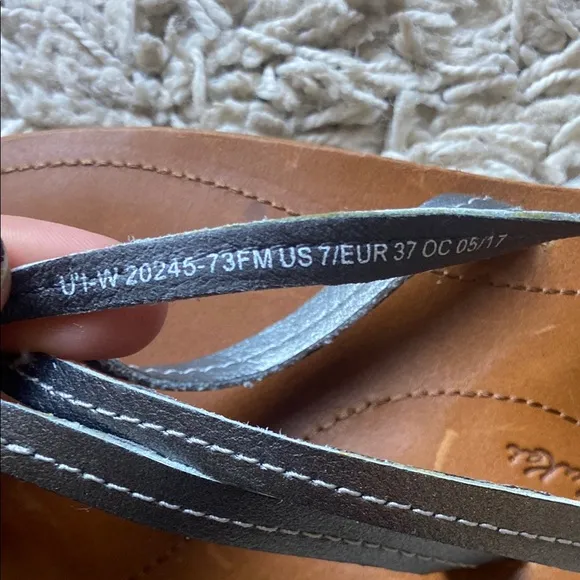 NWOT Olukai U’i Women’s Leather Beach Sandals Silver