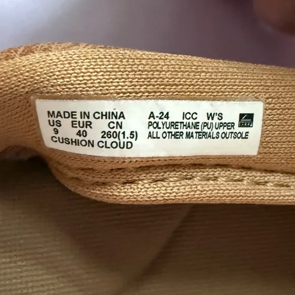 NWOT Reef Women’s Natural Beige Cushion Cloud Sandals - Size 9