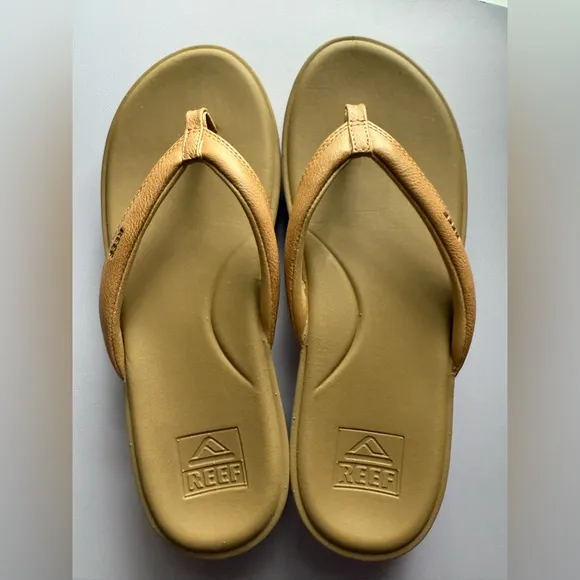 NWOT Reef Women’s Natural Beige Cushion Cloud Sandals - Size 9