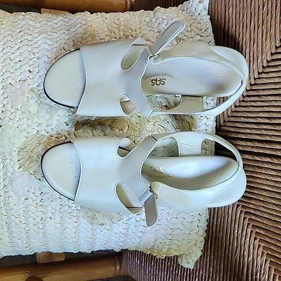 NWOT, SAS Suntimer heel strap sandal, size 9 M