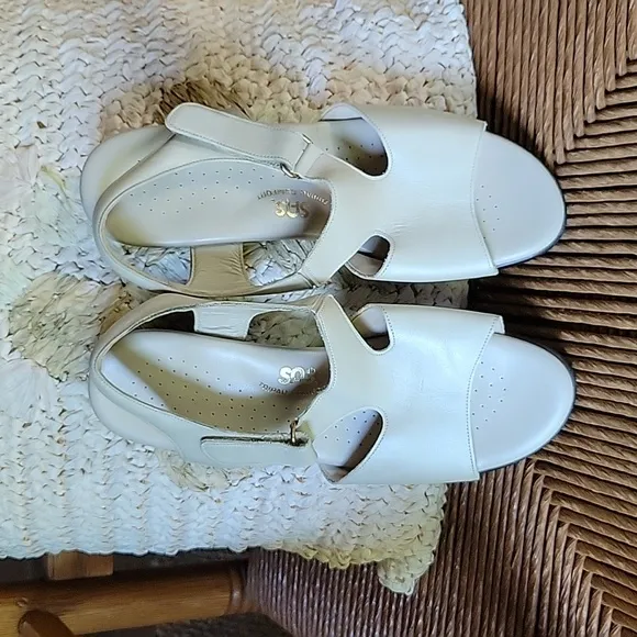 NWOT, SAS Suntimer heel strap sandal, size 9 M