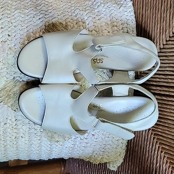 NWOT, SAS Suntimer heel strap sandal, size 9 M