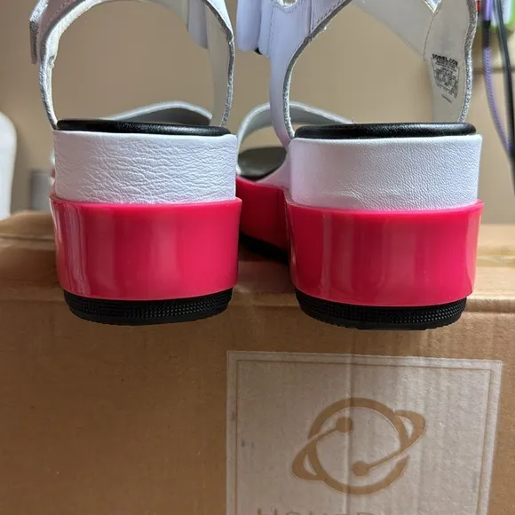 NWOT • Sorel • Cameron™ Flatform Sandal • 🖤🩷🤍 White/Punch Pink 🤍🩷🖤 • 8.5