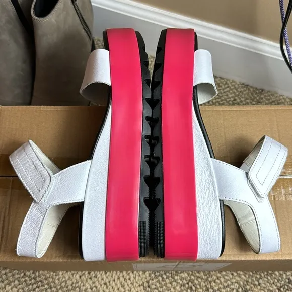 NWOT • Sorel • Cameron™ Flatform Sandal • 🖤🩷🤍 White/Punch Pink 🤍🩷🖤 • 8.5