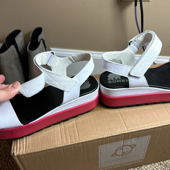 NWOT • Sorel • Cameron™ Flatform Sandal • 🖤🩷🤍 White/Punch Pink 🤍🩷🖤 • 8.5