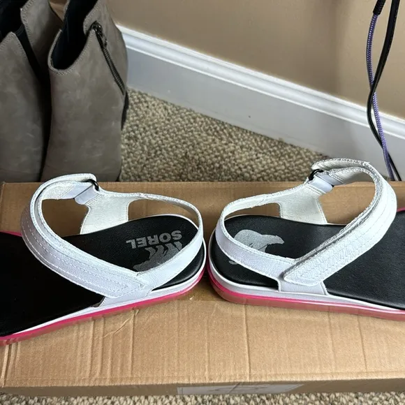 NWOT • Sorel • Cameron™ Flatform Sandal • 🖤🩷🤍 White/Punch Pink 🤍🩷🖤 • 8.5