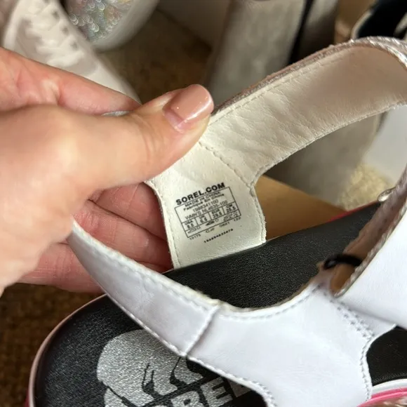 NWOT • Sorel • Cameron™ Flatform Sandal • 🖤🩷🤍 White/Punch Pink 🤍🩷🖤 • 8.5