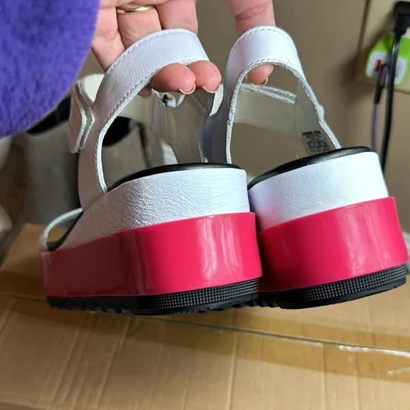 NWOT • Sorel • Cameron™ Flatform Sandal • 🖤🩷🤍 White/Punch Pink 🤍🩷🖤 • 8.5