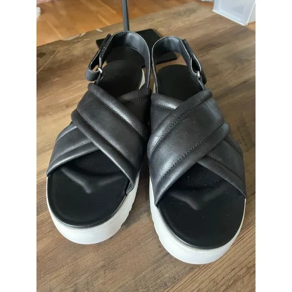 NWOT UGG Zayne Women’s Black Slingback Sandals