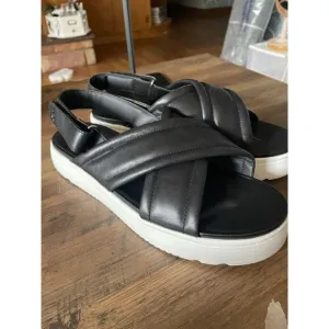 NWOT UGG Zayne Women’s Black Slingback Sandals