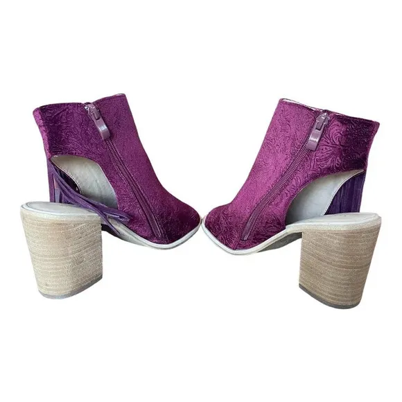 NWOT Very Volatile Women's Edgy Fringe Wine Peep-Toe Booties Size 9 (Fits 8.5)