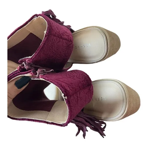 NWOT Very Volatile Women's Edgy Fringe Wine Peep-Toe Booties Size 9 (Fits 8.5)