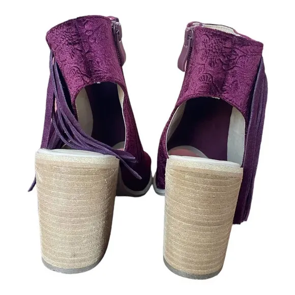 NWOT Very Volatile Women's Edgy Fringe Wine Peep-Toe Booties Size 9 (Fits 8.5)