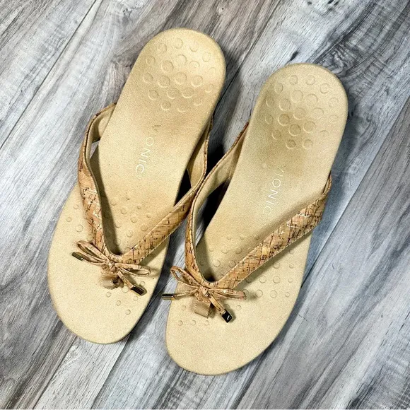 NWOT Vionic Bella Toe Post Sandals - Gold Cork