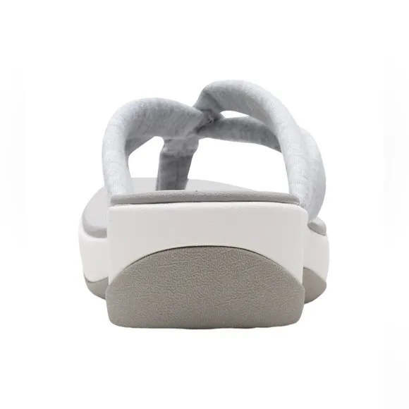 NWT Clarks Arla Kaylie Thong Terry Fabric Flip Flop Sandals Light Gray &amp; White 9