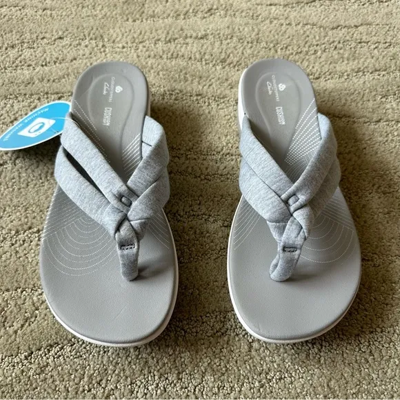 NWT Clarks Arla Kaylie Thong Terry Fabric Flip Flop Sandals Light Gray &amp; White 9