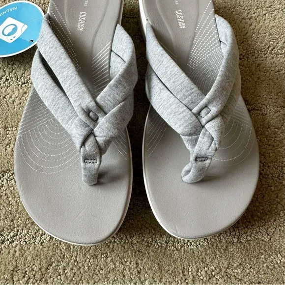 NWT Clarks Arla Kaylie Thong Terry Fabric Flip Flop Sandals Light Gray &amp; White 9