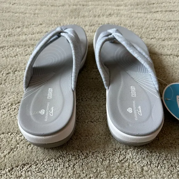 NWT Clarks Arla Kaylie Thong Terry Fabric Flip Flop Sandals Light Gray &amp; White 9