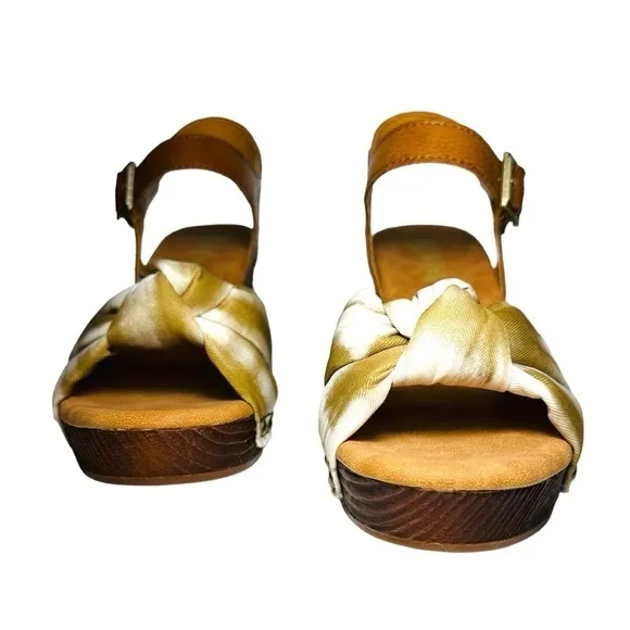NWT Korks by Kork-Ease Natalia Green Olive Tie Dye Fabric Combo Sandals size 8