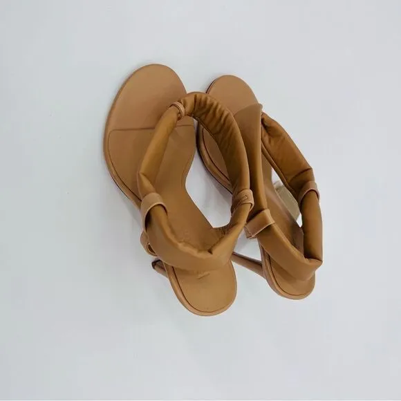 NWT Rag &amp; Co Handcrafted Beige Stiletto Heel Thang Sandals Size 6