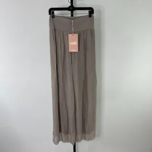 NWT Scandal Women Taupe Bubble Hem Palazzo Stretch Waist Italy Free Pants Size M