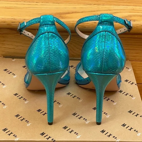 NWT Super Cute Blue High Heels Size 9.5M