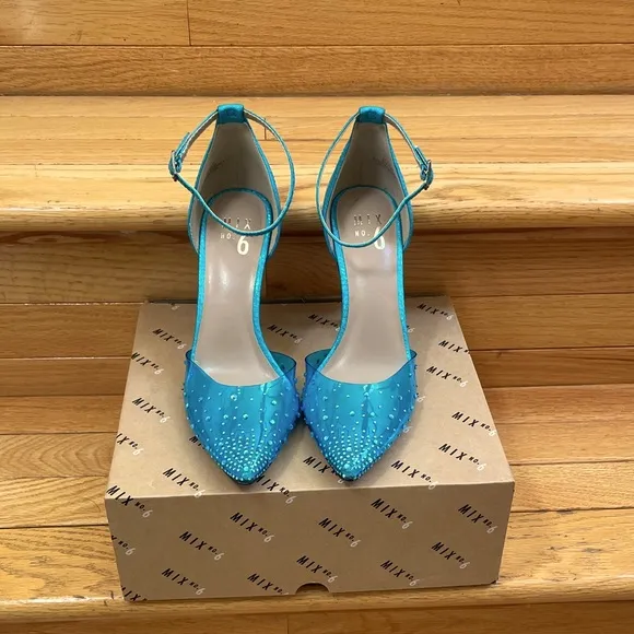 NWT Super Cute Blue High Heels Size 9.5M