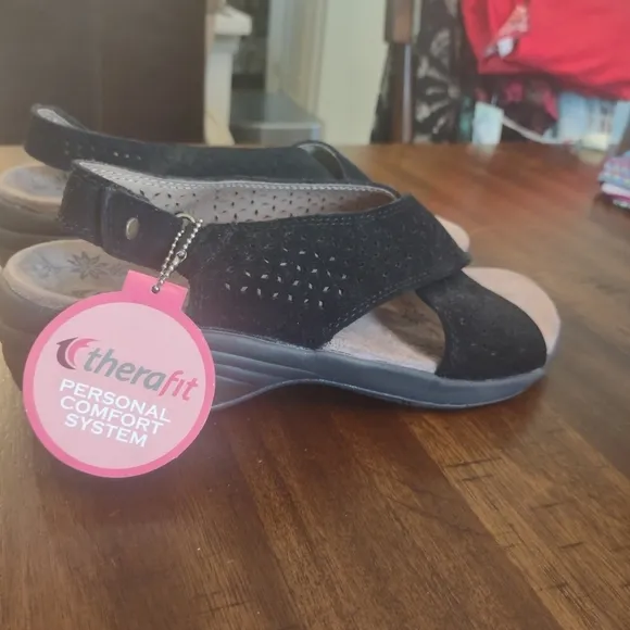 NWT Therafit Footwear black walking sandals - size 8