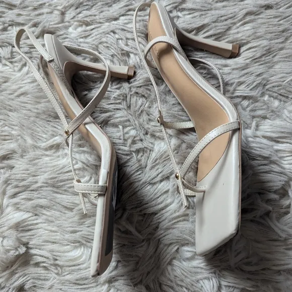 NWT Tony Bianco Lilly Sandal in Vanilla Nappa Leather