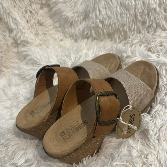 NWT white mountain footbeds Women's Copious Platform Wedge Sandals Tan size 8
