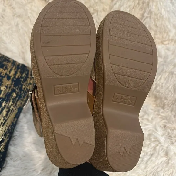 NWT white mountain footbeds Women's Copious Platform Wedge Sandals Tan size 8
