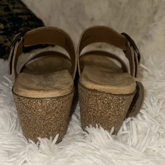 NWT white mountain footbeds Women's Copious Platform Wedge Sandals Tan size 8