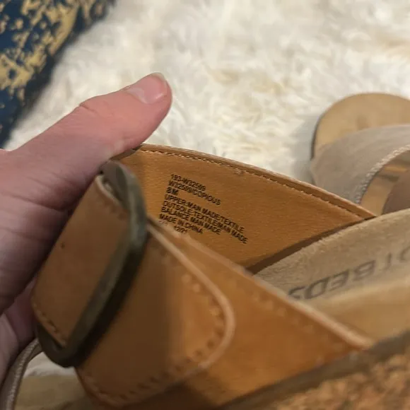 NWT white mountain footbeds Women's Copious Platform Wedge Sandals Tan size 8