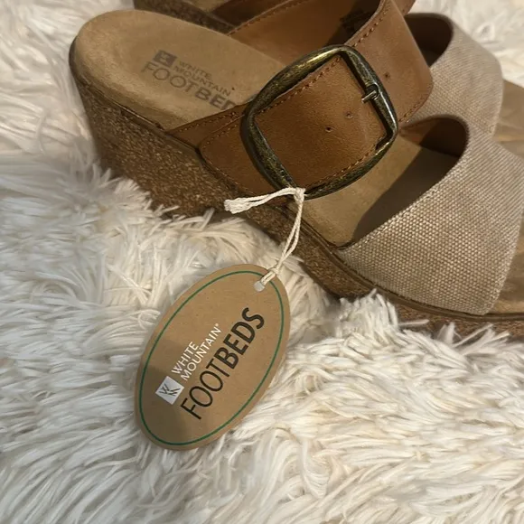 NWT white mountain footbeds Women's Copious Platform Wedge Sandals Tan size 8