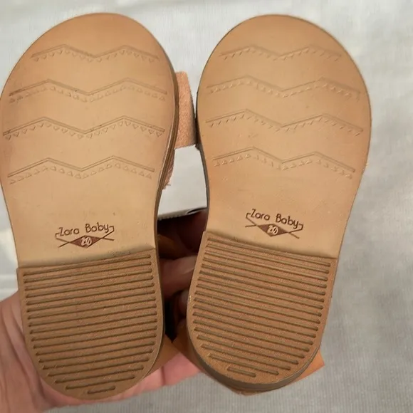 NWT ZARA Leaf 🍂 Sandals
