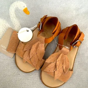 NWT ZARA Leaf 🍂 Sandals