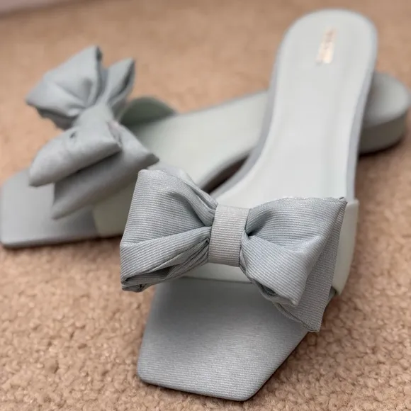 🍭NWT🍭Anthropologie Maeve Bow Micro Wedge Sandals Moss Size 9