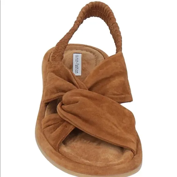OA Non-Fashion Italian Suede Sandals NWOT