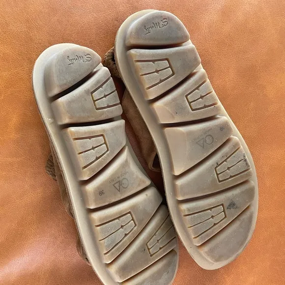 OA Non-Fashion Italian Suede Sandals NWOT
