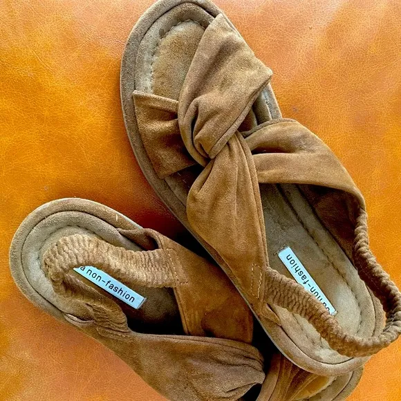 OA Non-Fashion Italian Suede Sandals NWOT