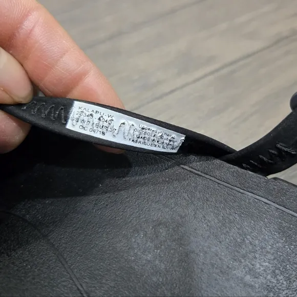 Olukai Kalapu Strappy Black Cushion Sandals Size 7
