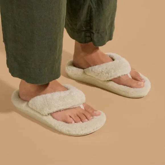 Olukai Kīpe'a Heu Women’s Fuzzy Slipper Sandals in cream