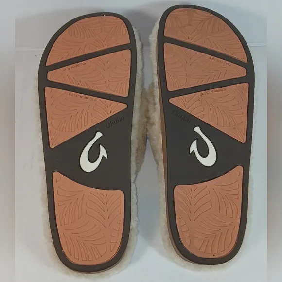 Olukai Kīpe'a Heu Women’s Fuzzy Slipper Sandals in cream