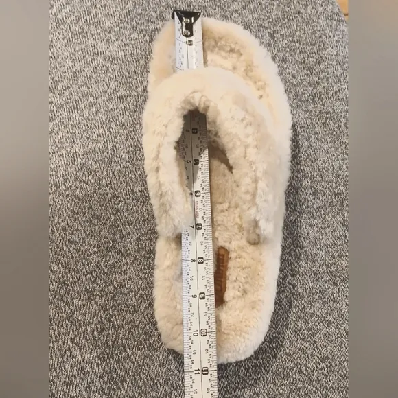 Olukai Kīpe'a Heu Women’s Fuzzy Slipper Sandals in cream