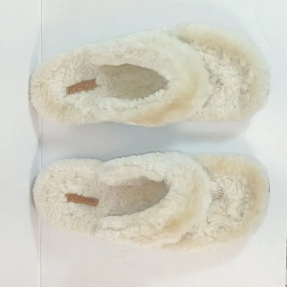 Olukai Kīpe'a Heu Women’s Fuzzy Slipper Sandals in cream