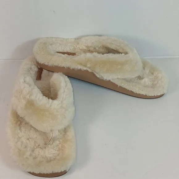 Olukai Kīpe'a Heu Women’s Fuzzy Slipper Sandals in cream