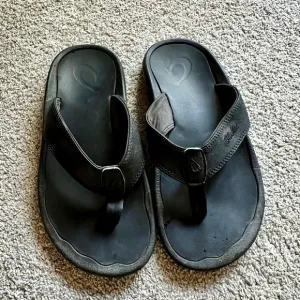 OluKai Ohana-M Men's Size 7 Black Beach Thong Slip On Flip Flop Sandals