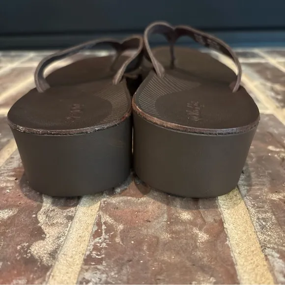 Olukai Women’s Ao Loa Dark Java Leather Platform Wedge Sandals Flip Flops Sz 10
