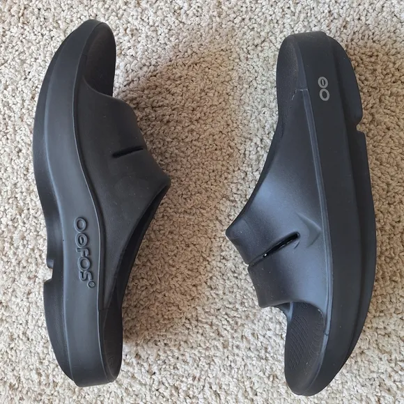 Oofos OOahh Women's Black Slip-on Slide Recovery Sandals - Size 8